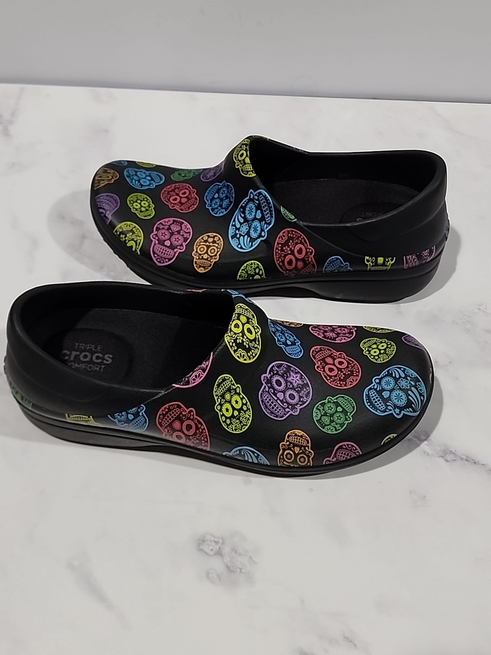 Crocs Comfort Colorful Skull Pattern Clogs - Picture 2 of 9